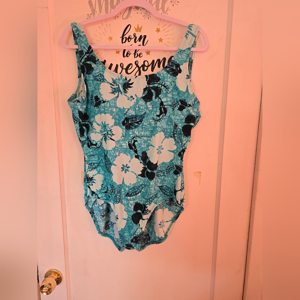 Catalina Teal and White Floral Swimsuit Size 2x (18w-20w)